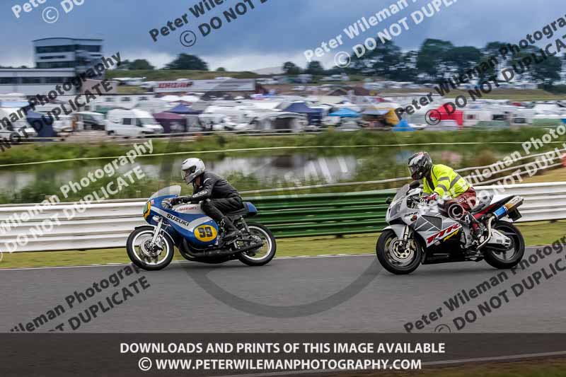 Vintage motorcycle club;eventdigitalimages;mallory park;mallory park trackday photographs;no limits trackdays;peter wileman photography;trackday digital images;trackday photos;vmcc festival 1000 bikes photographs